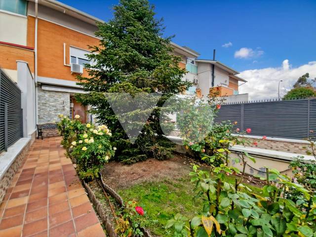 Casa adosada en Venta en Mayo en Rejas