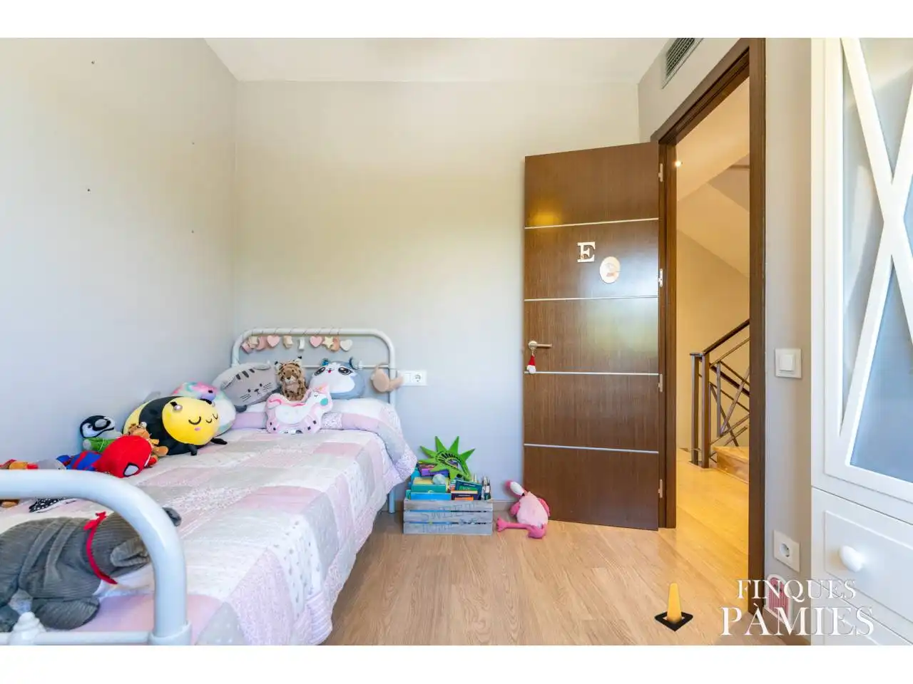 Habitación de Casa adosada en venta en Riudoms con Aire acondicionado, Calefacción y Jardín privado