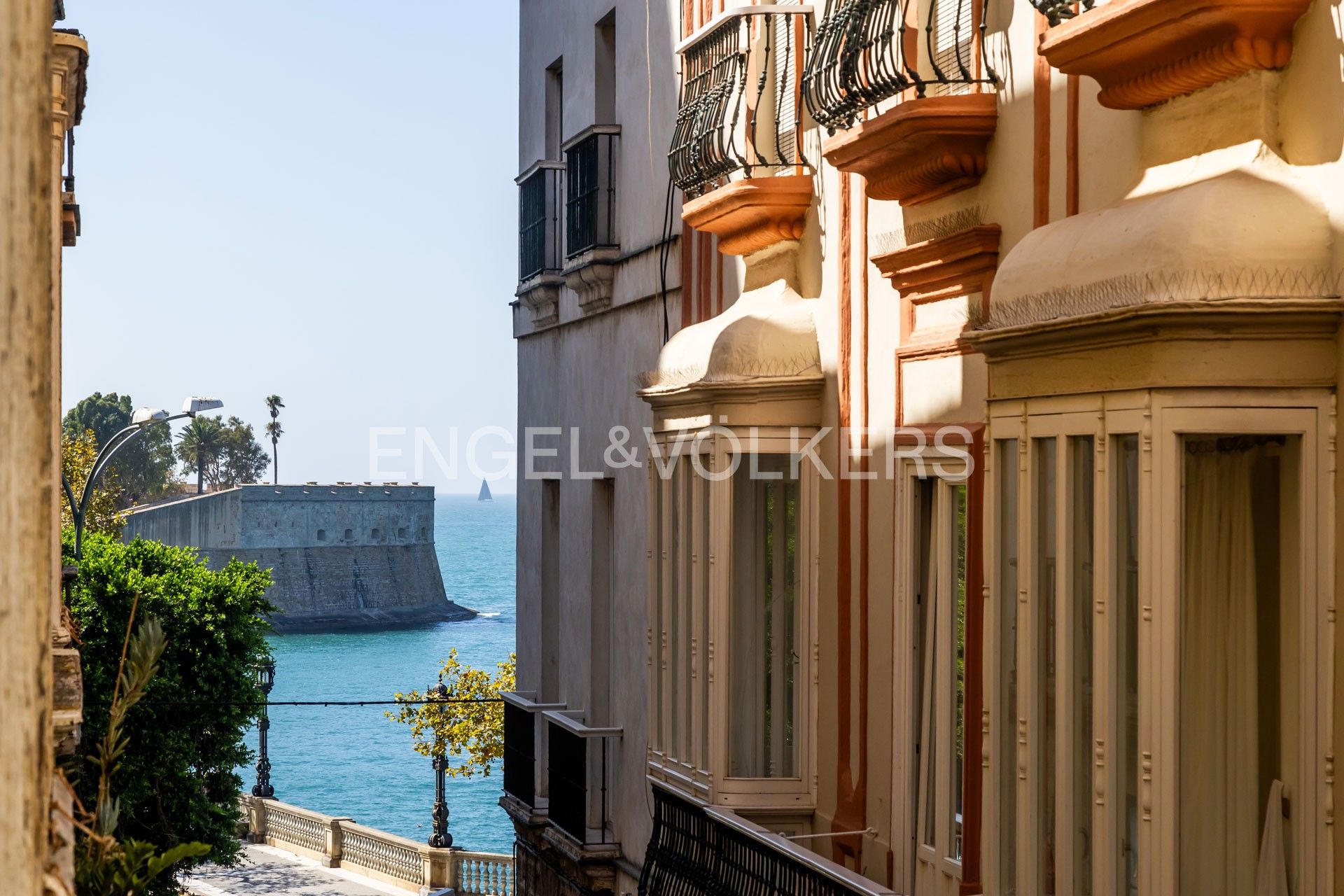 Vista exterior de Apartament en venda en  Cádiz Capital amb Aire condicionat i Calefacció