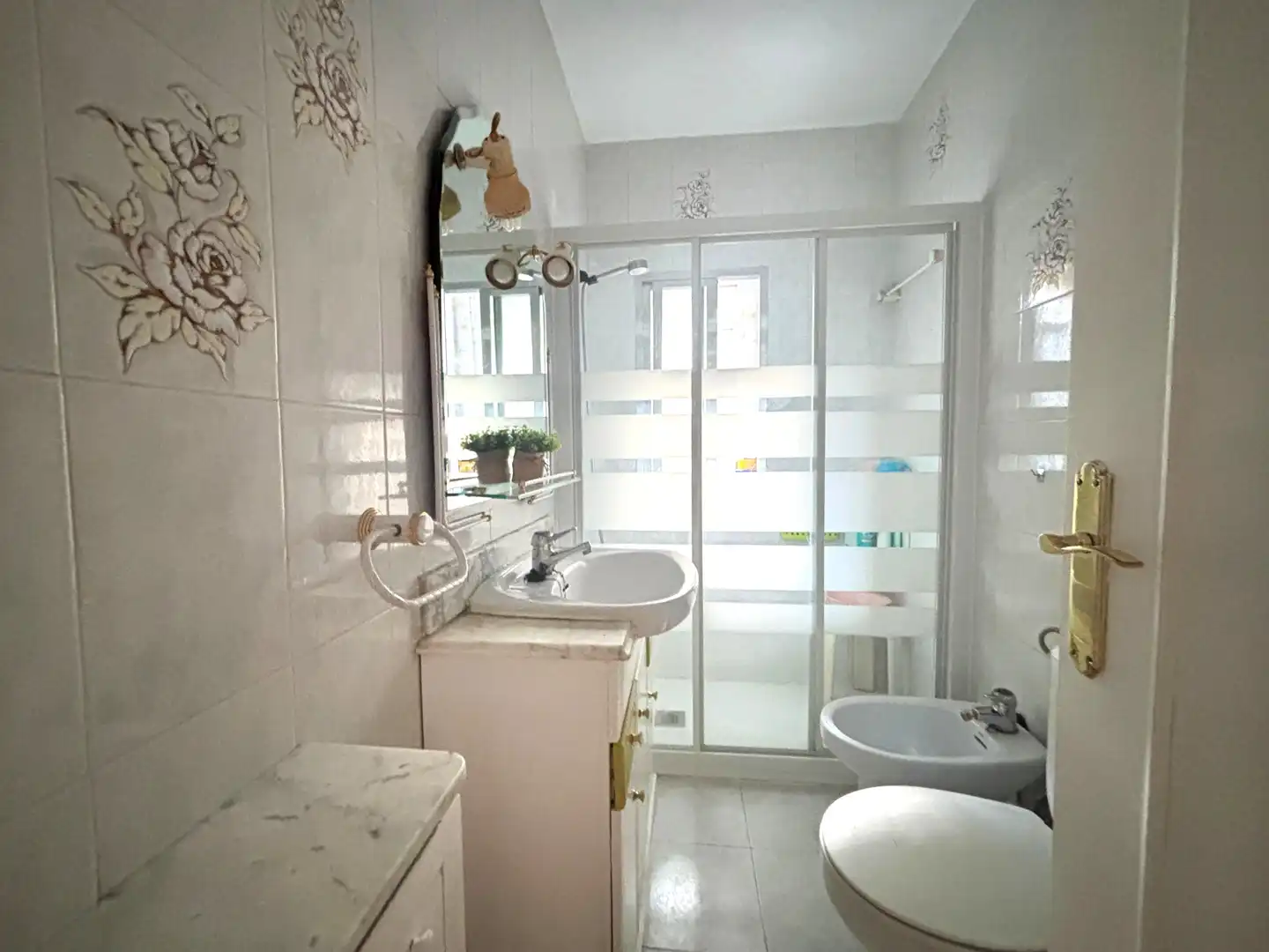 Baño de Piso en venta en Madrid con Terraza, Trastero y Amueblado