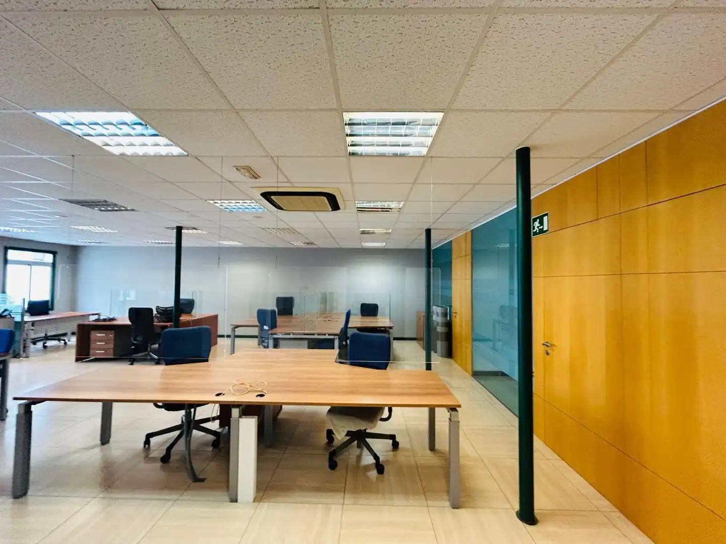 Büro zur Miete in A Coruña Capital  mit Heizung