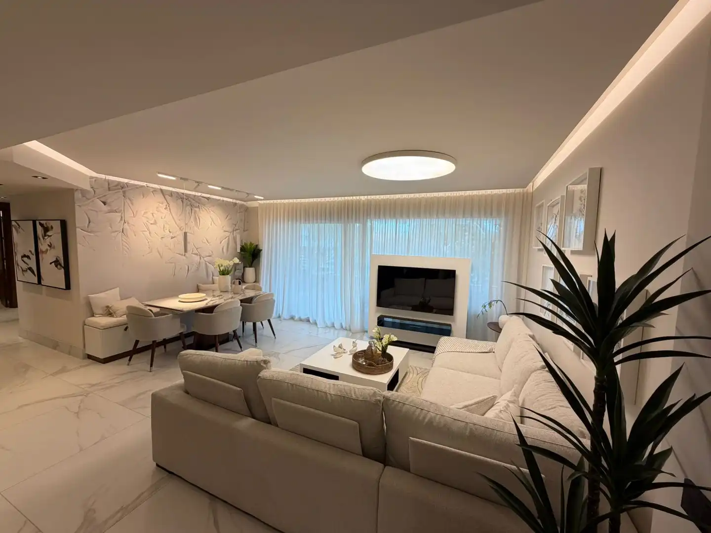 Sala d'estar de Apartament de lloguer en Marbella amb Aire condicionat, Terrassa i Piscina