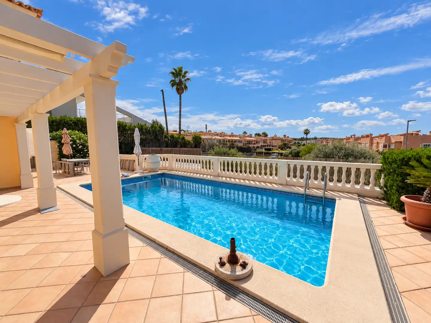 Swimming pool of Houses for sale in Son Verí