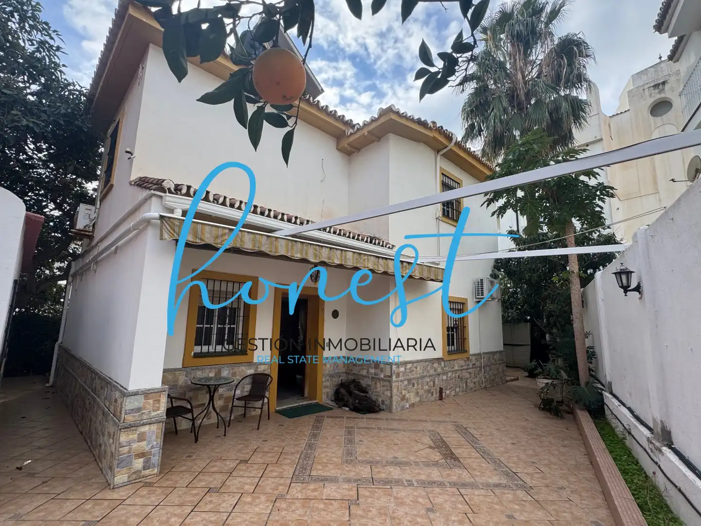 Vista exterior de Casa o xalet en venda en Torremolinos amb Aire condicionat, Terrassa i Moblat