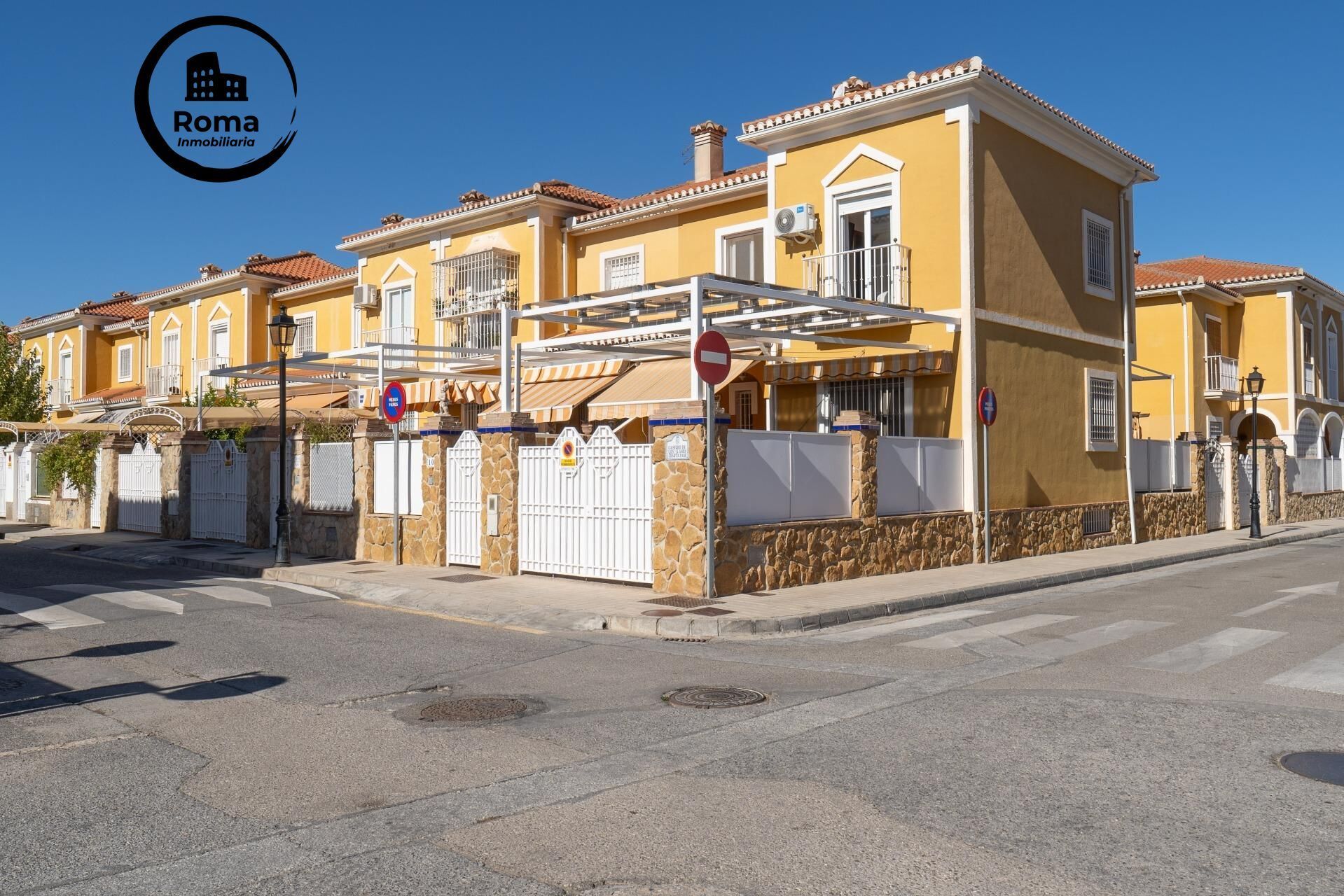 Exterior view of House or chalet for sale in Alhendín  with Air Conditioner, Heating and Private garden