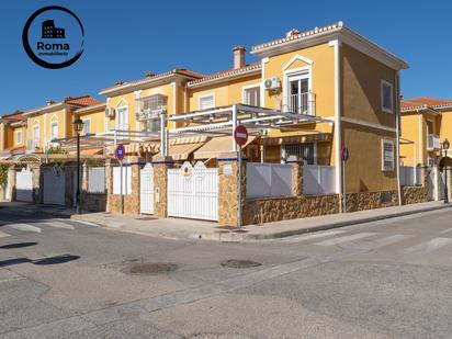 Vista exterior de Casa o xalet en venda en Alhendín amb Aire condicionat, Jardí privat i Parquet