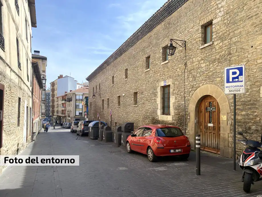 Außenansicht von Wohnung zum Verkauf in Vitoria - Gasteiz mit Heizung, Parkett und Abstellraum