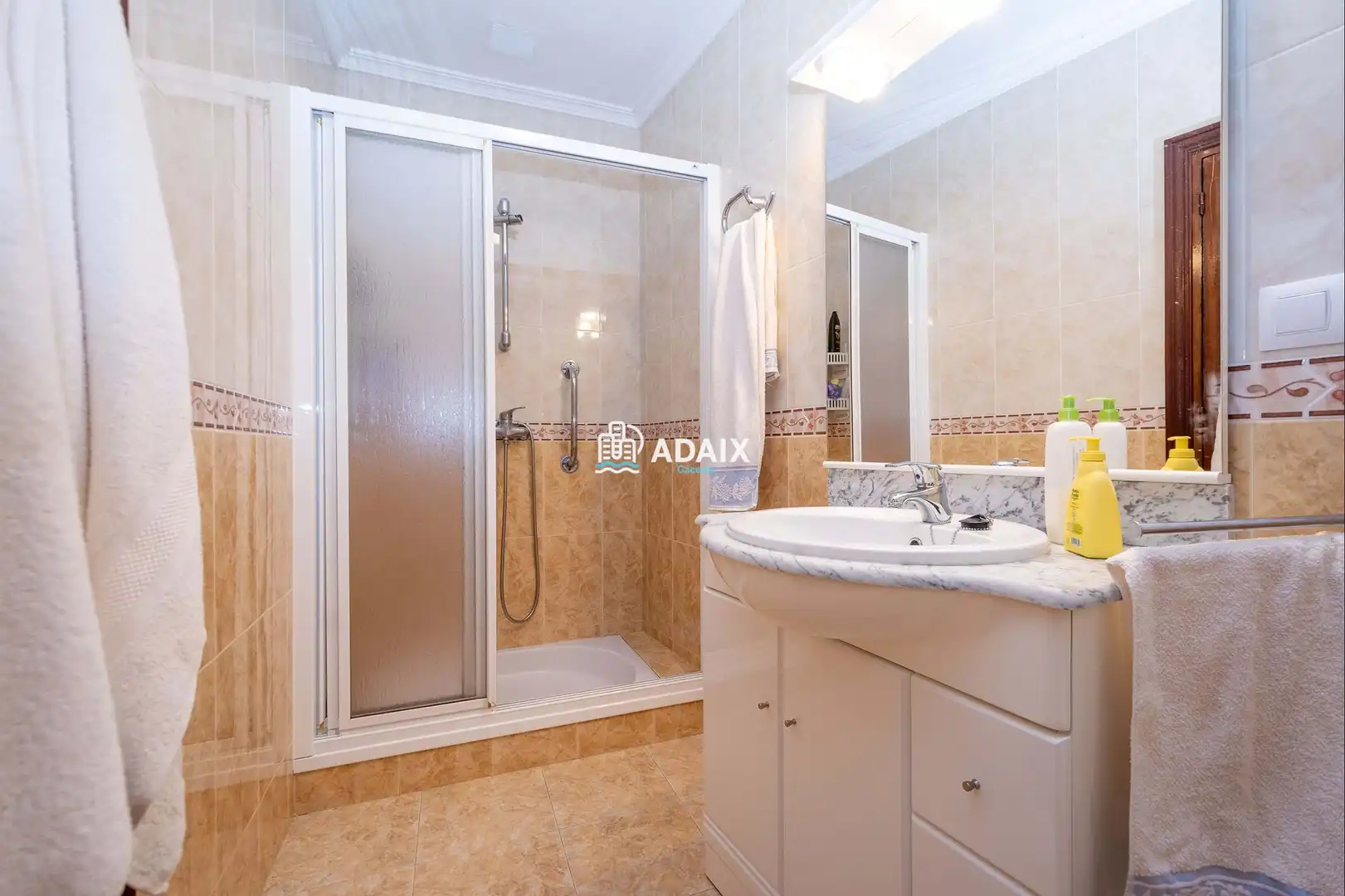 Badezimmer von Einfamilien-Reihenhaus zum Verkauf in Brozas mit Terrasse, Abstellraum und Balkon