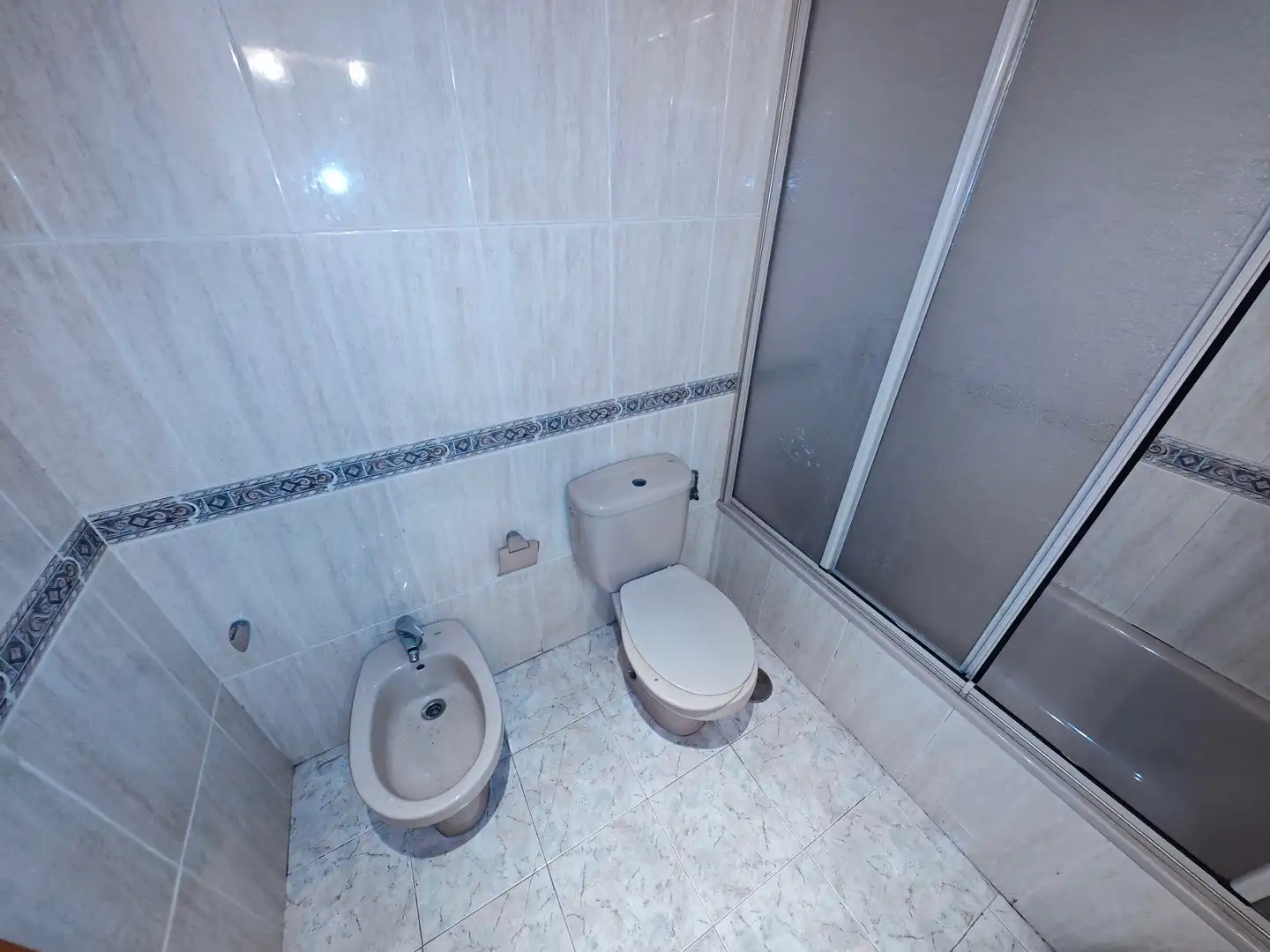 Badezimmer von Wohnung zum Verkauf in Mutxamel mit Privatgarten, Parkett und Terrasse