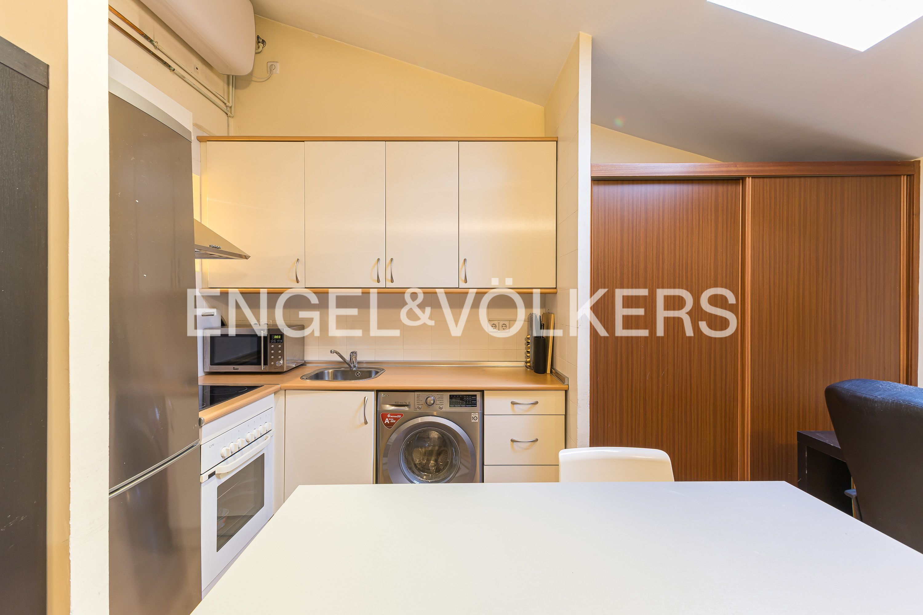 Kitchen of Apartment for sale in  Madrid Capital  with Heating and Furnished