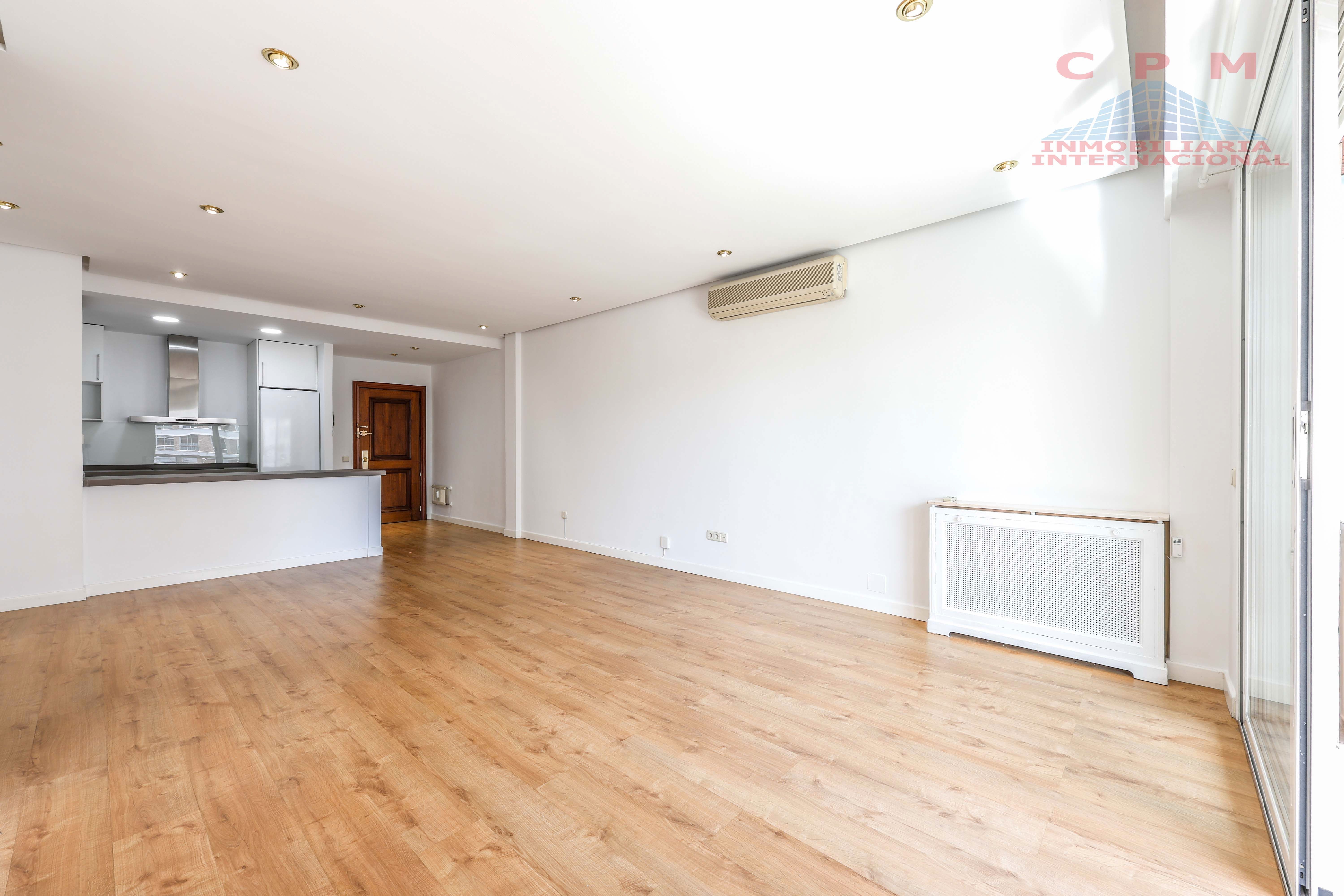 Living room of Flat to rent in  Madrid Capital  with Air Conditioner, Heating and Terrace