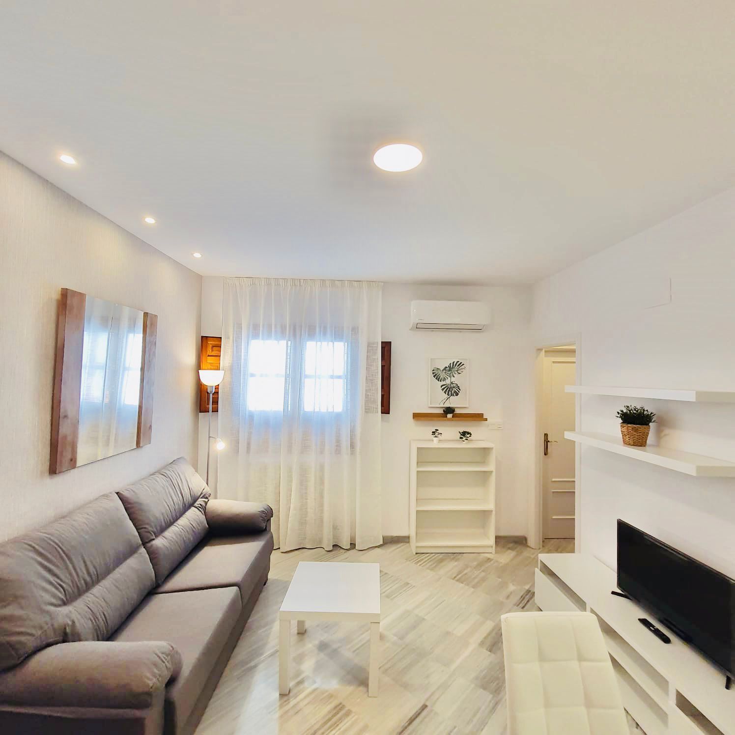 Living room of Apartment to rent in  Granada Capital  with Air Conditioner, Heating and Furnished