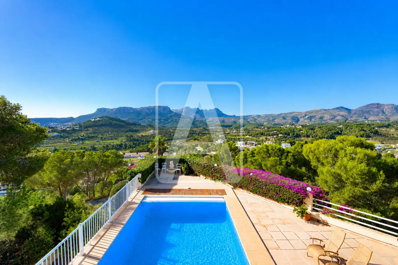 Swimming pool of Houses for sale in Calpe / Calp  with Air Conditioner, Heating and Private garden