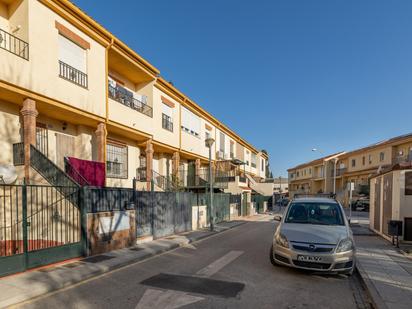 Vista exterior de Casa adosada en venda en Vegas del Genil amb Aire condicionat i Calefacció