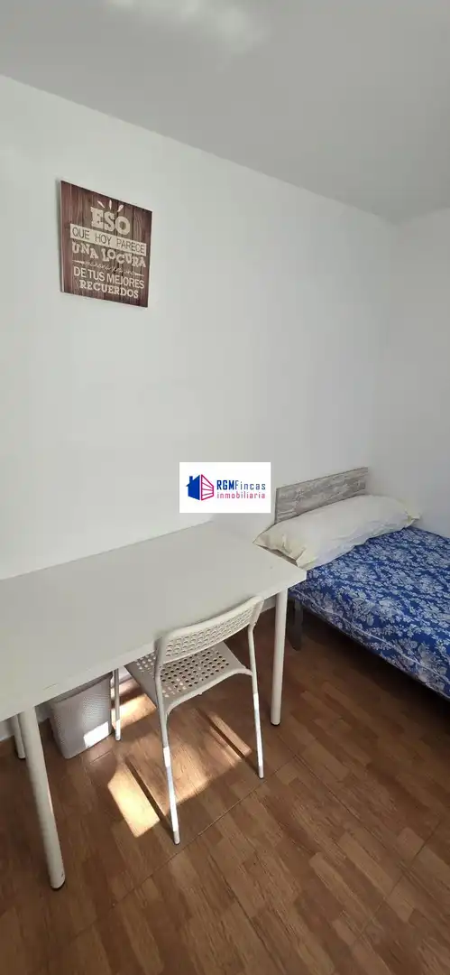 Habitación de Piso de alquiler en Sevilla con Aire acondicionado y Amueblado