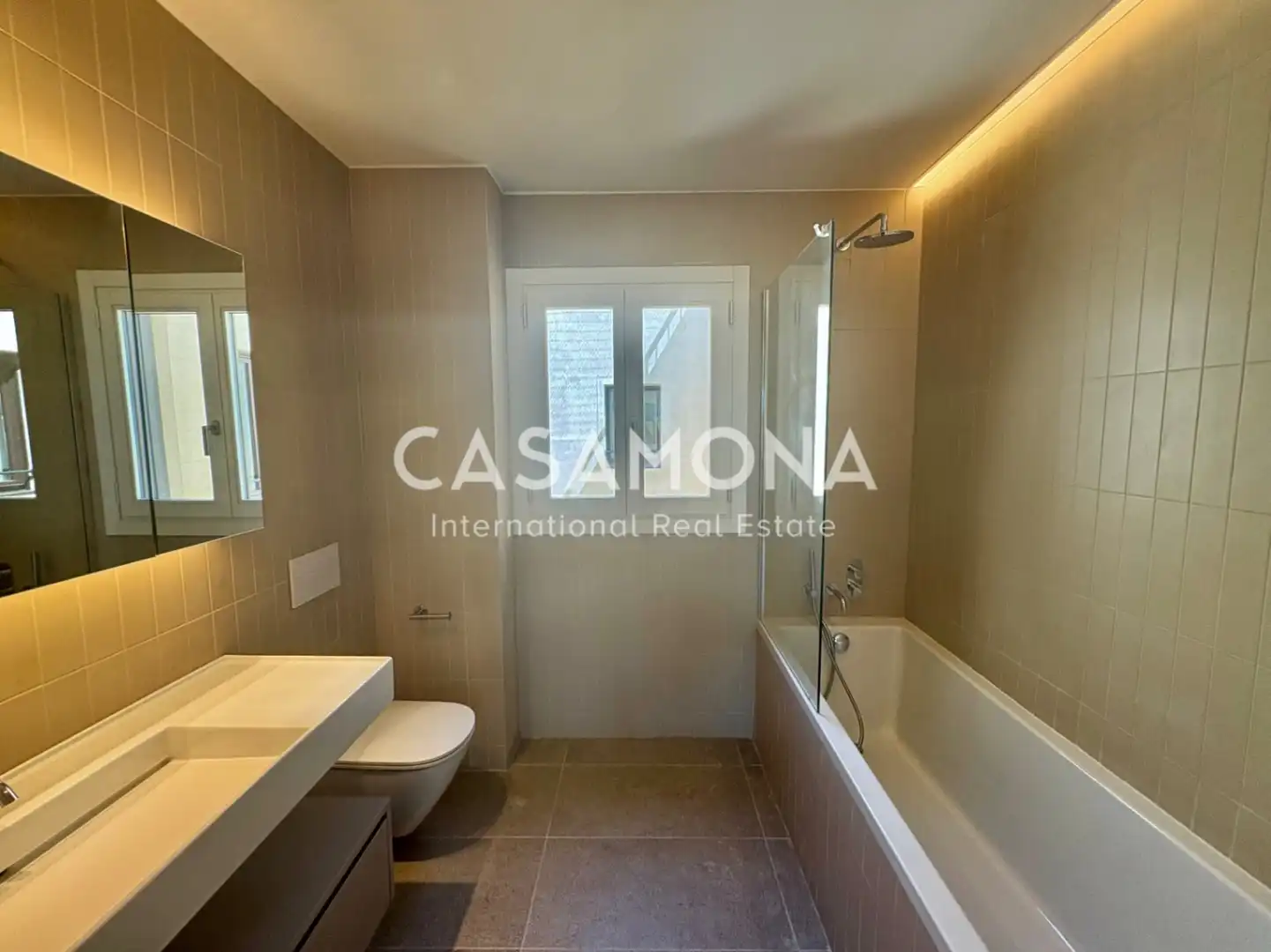 Baño de Ático en venta en Barcelona con Aire acondicionado, Calefacción y Terraza