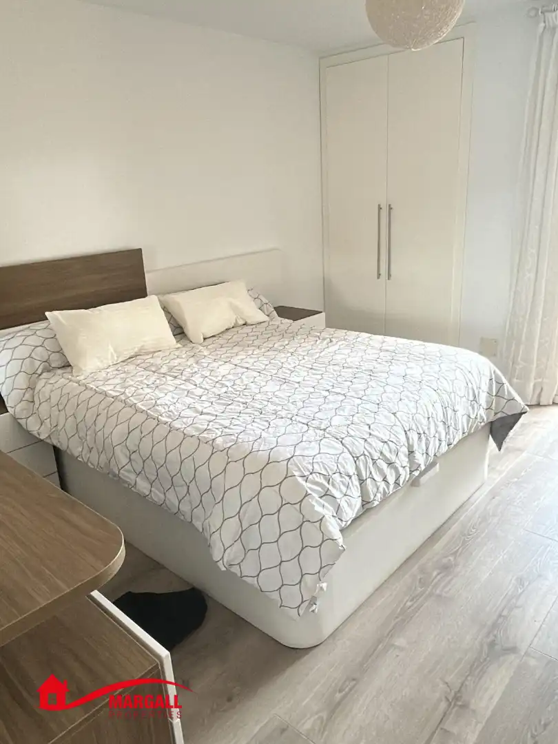 Habitación de Casa adosada de alquiler en La Pobla de Farnals con Aire acondicionado, Calefacción y Terraza