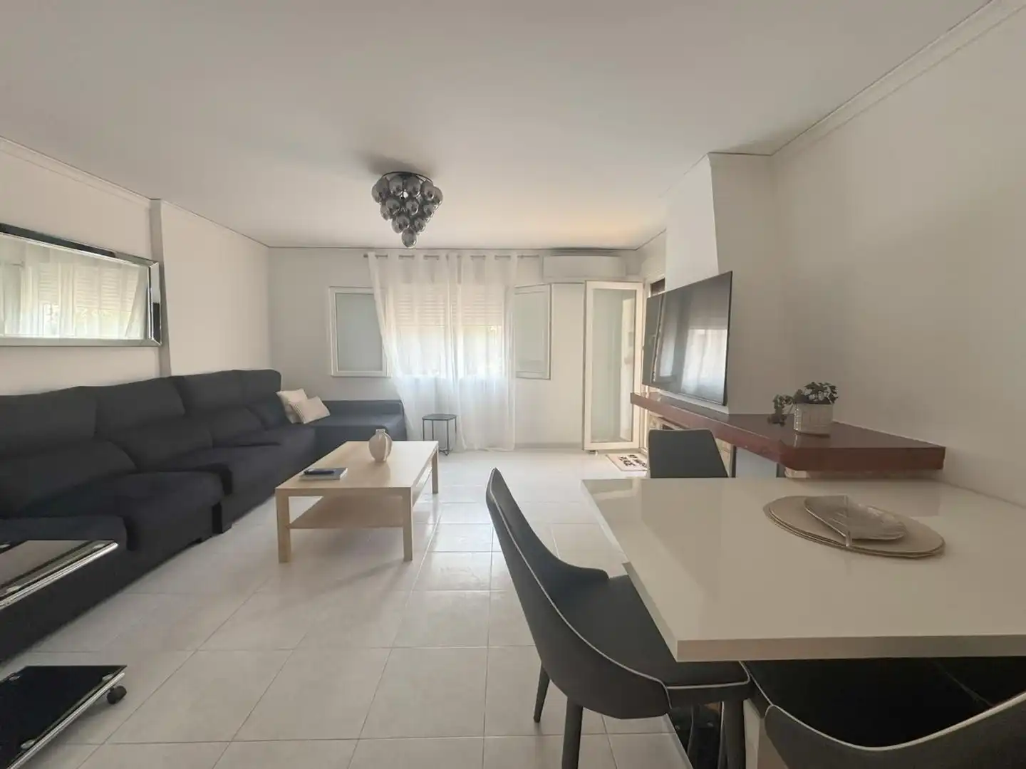Sala d'estar de Casa o xalet de lloguer en Dénia amb Aire condicionat, Terrassa i Piscina comunitària