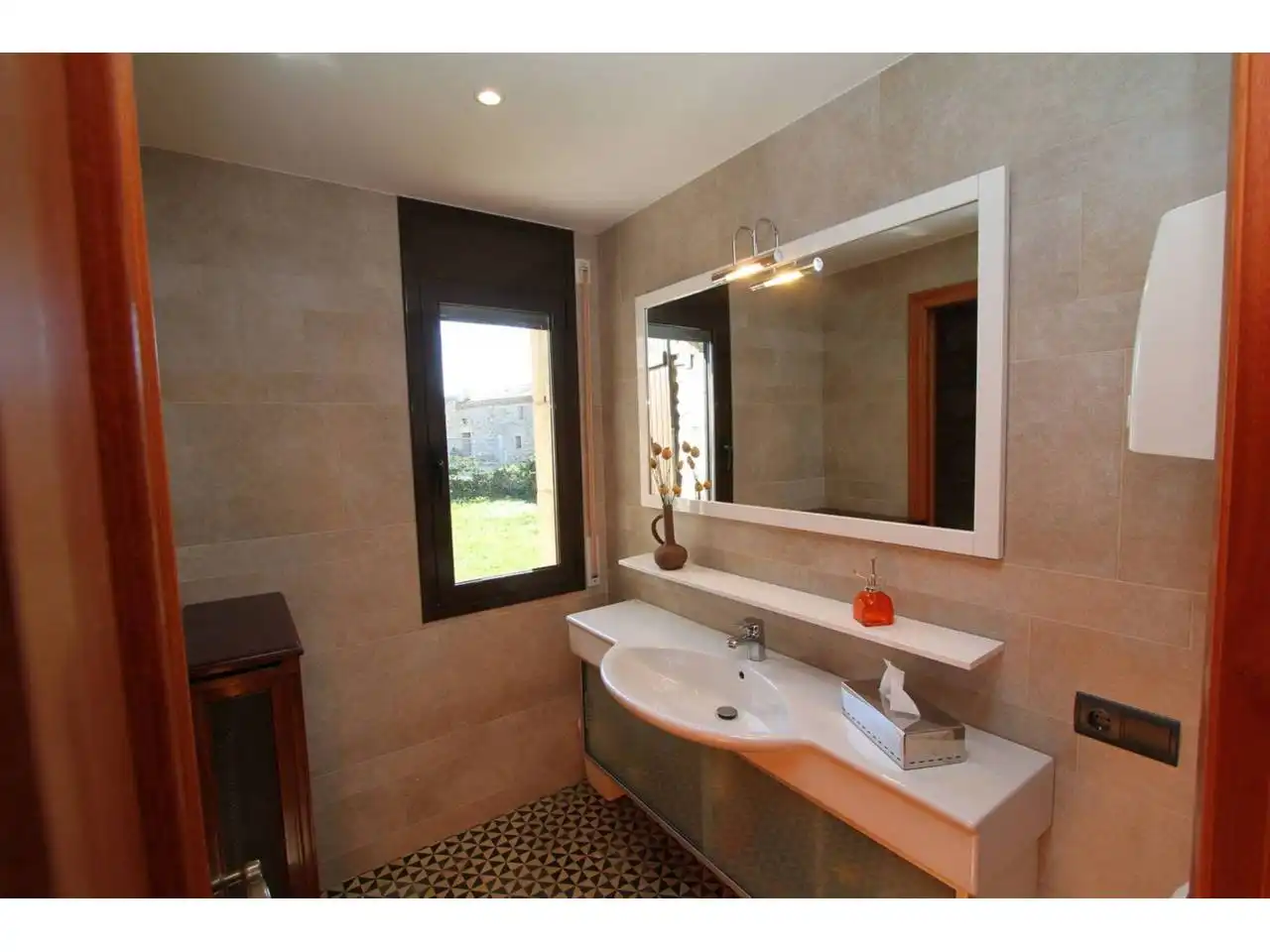 Baño de Finca rústica en venta en Forès con Calefacción, Jardín privado y Terraza