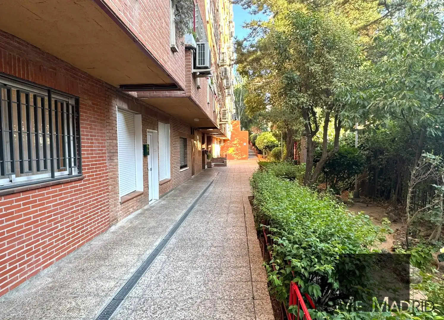 Vista exterior de Pis en venda en Madrid amb Piscina comunitària