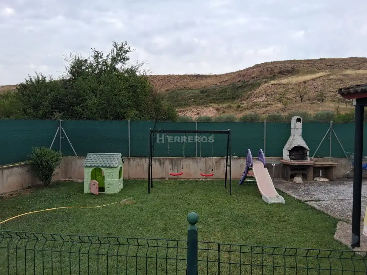 Casa o xalet en venda en Ribafrecha amb Calefacció, Traster i Piscina