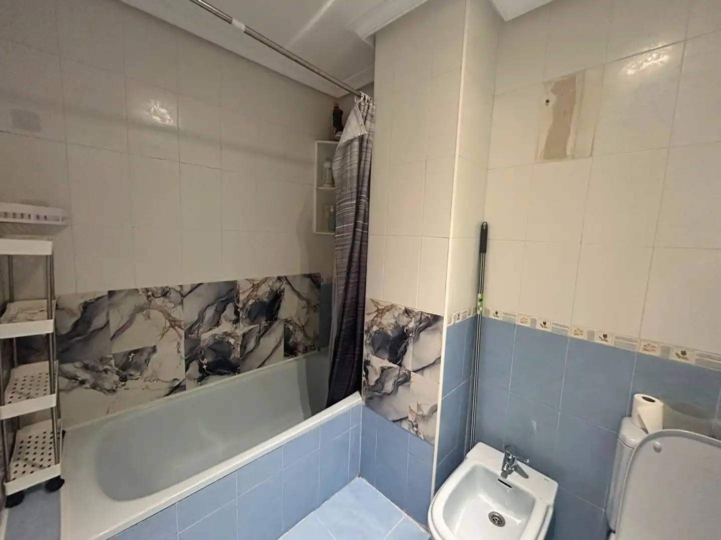 Badezimmer von Wohnung zum Verkauf in Parla mit Klimaanlage, Heizung und Abstellraum
