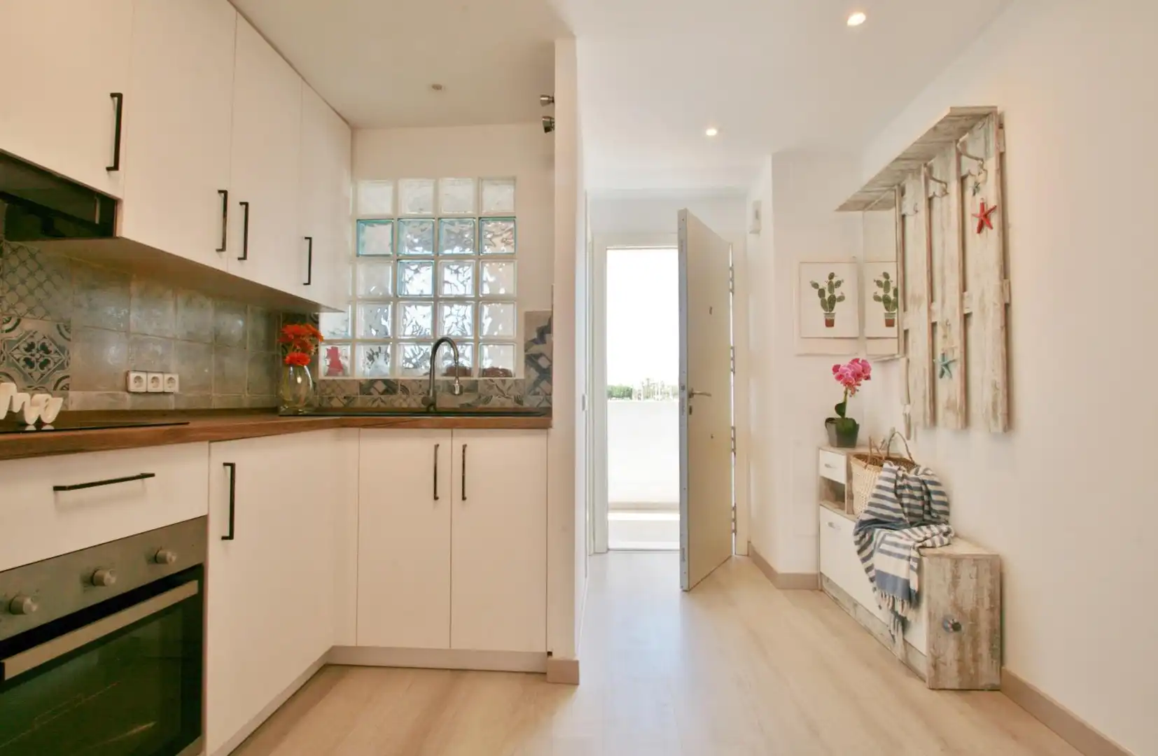 Cocina de Apartamento en venta en Almería con Aire acondicionado, Jardín privado y Terraza