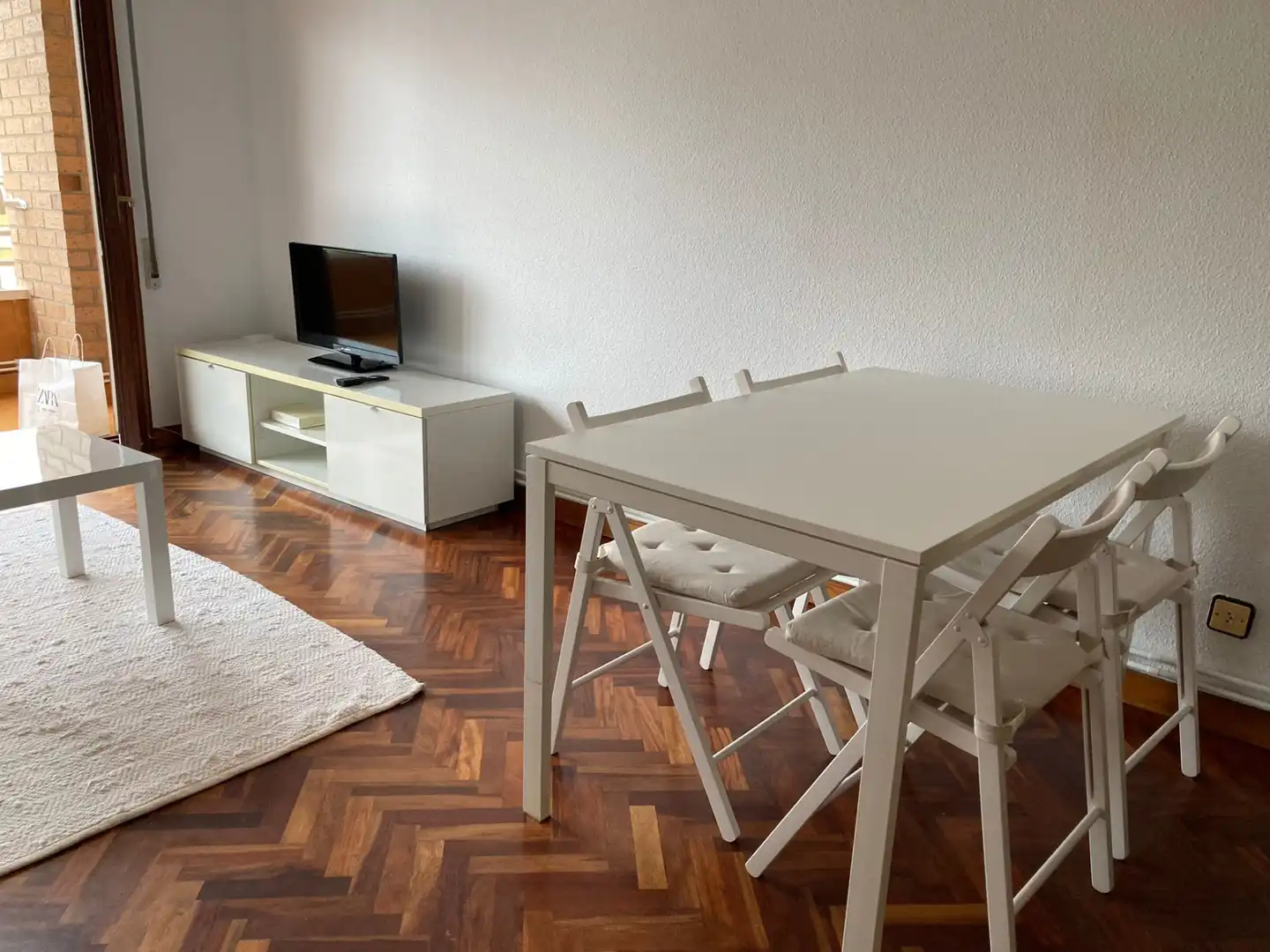 Menjador de Apartament de lloguer en Santander amb Parquet, Terrassa i Moblat