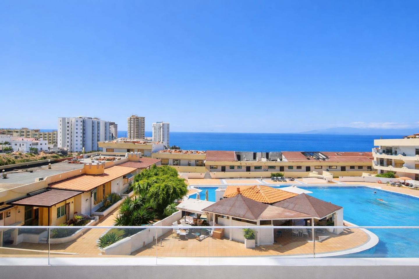 Vista exterior de Piso de alquiler en Adeje con Aire acondicionado, Terraza y Amueblado