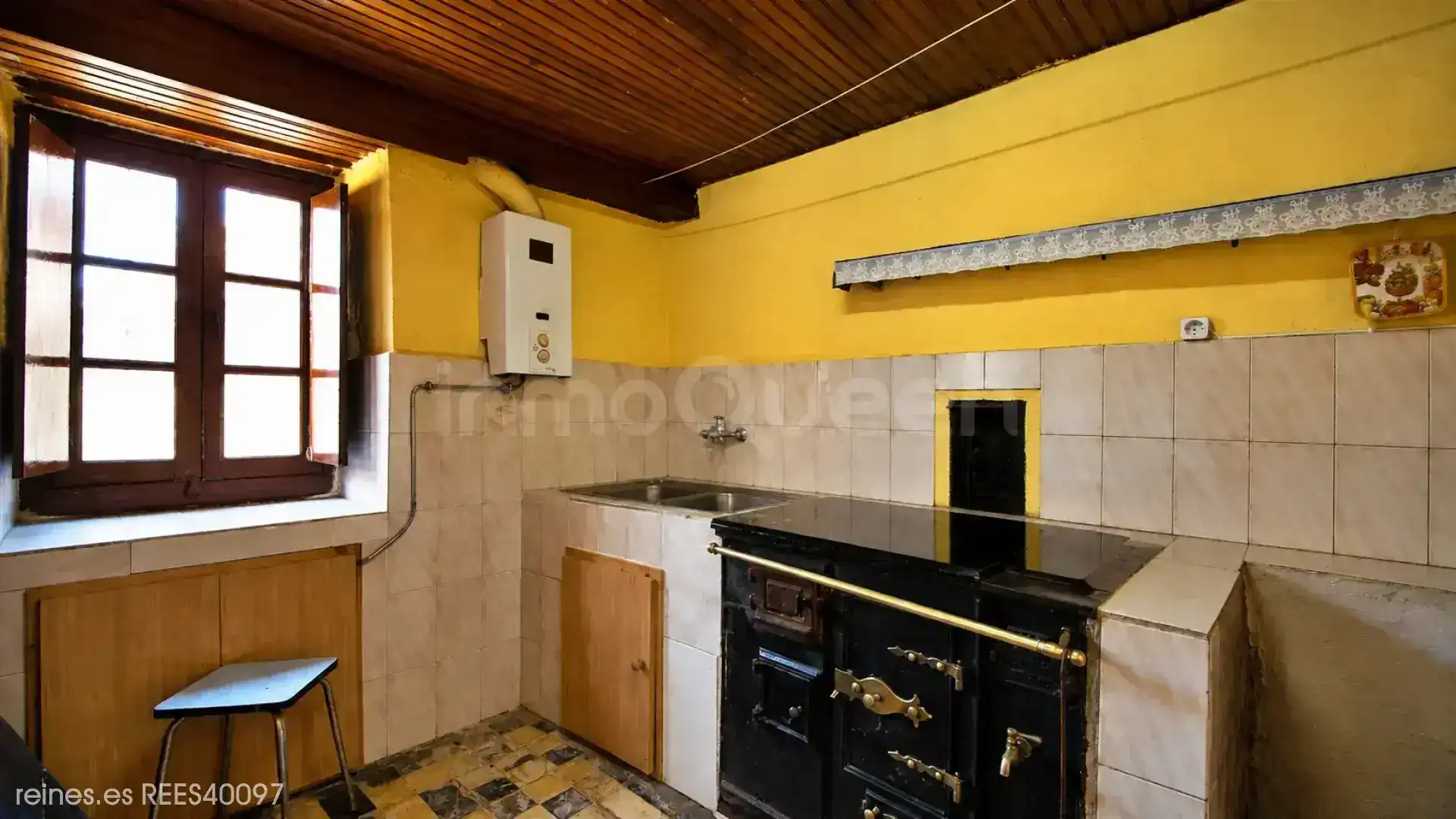 Cuina de Casa o xalet en venda en Peñamellera Alta amb Calefacció, Jardí privat i Terrassa