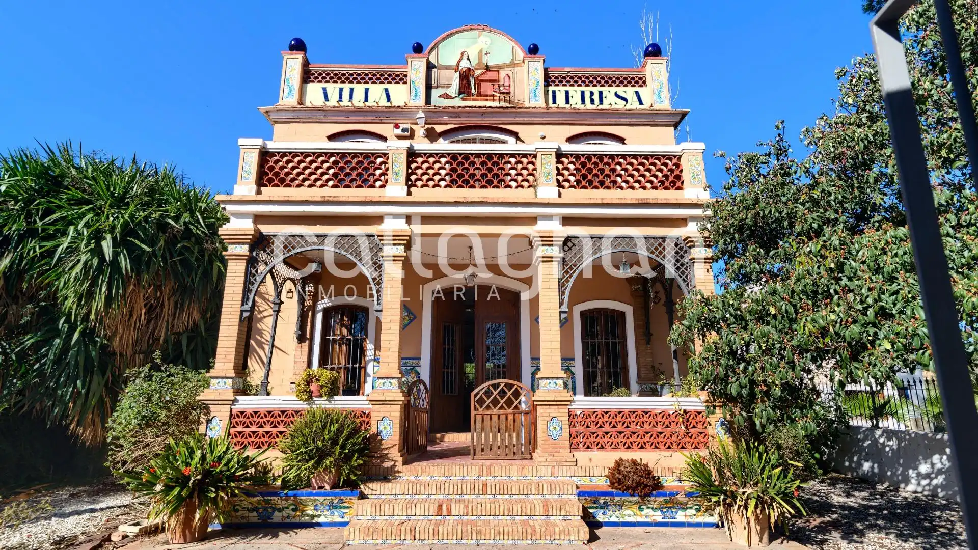 Vista exterior de Casa o xalet en venda en Manises amb Aire condicionat, Calefacció i Jardí privat
