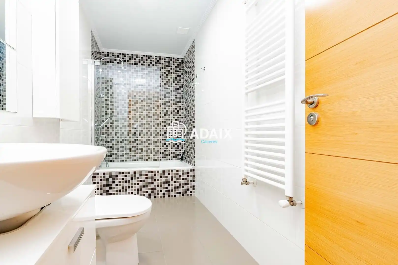 Bathroom of Flat for rent in Cáceres  with Air Conditioner, Heating and Storage room