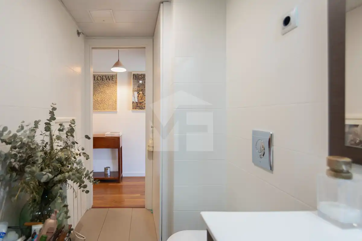 Bathroom of Flat for sale in Barcelona  with Air Conditioner and Heating