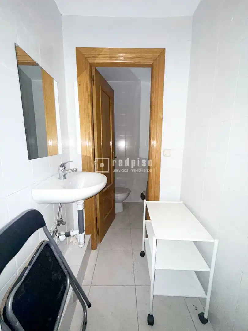 Bany de Local en venda en Fuenlabrada amb Aire condicionat