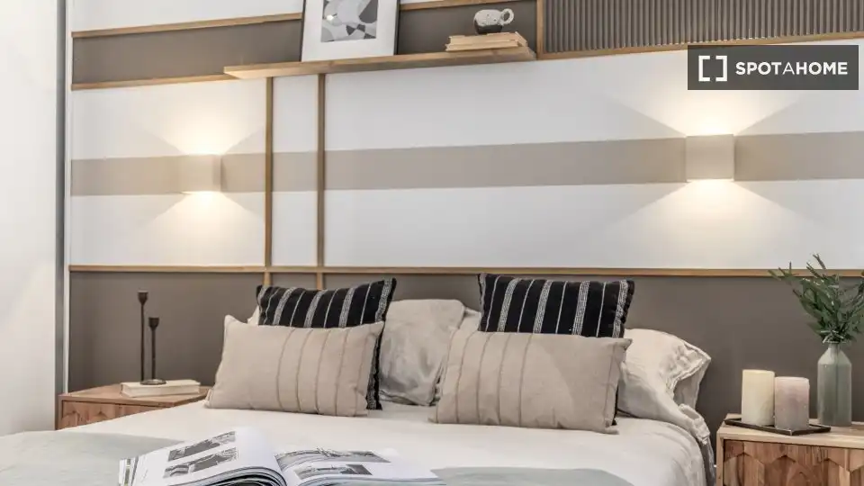Bedroom of Flat for rent in Madrid  with Air Conditioner, Heating and Furnished
