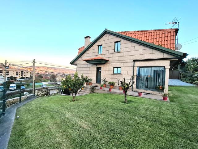 Casa-chalet en Venta en Camiño Viloura en Sardoma - Castrelos
