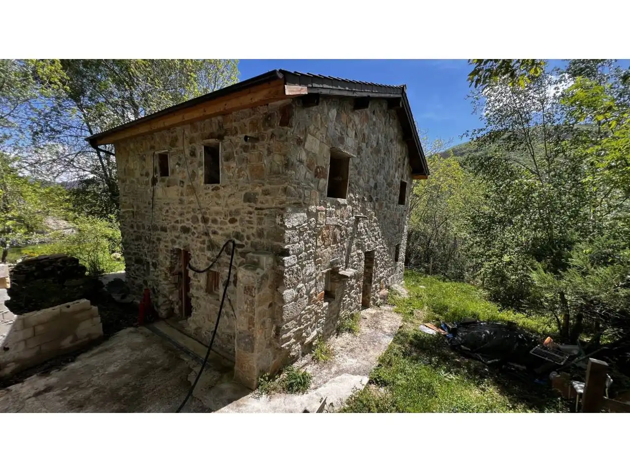 Vista exterior de Casa o xalet en venda en Espinosa de los Monteros amb Jardí privat i Terrassa