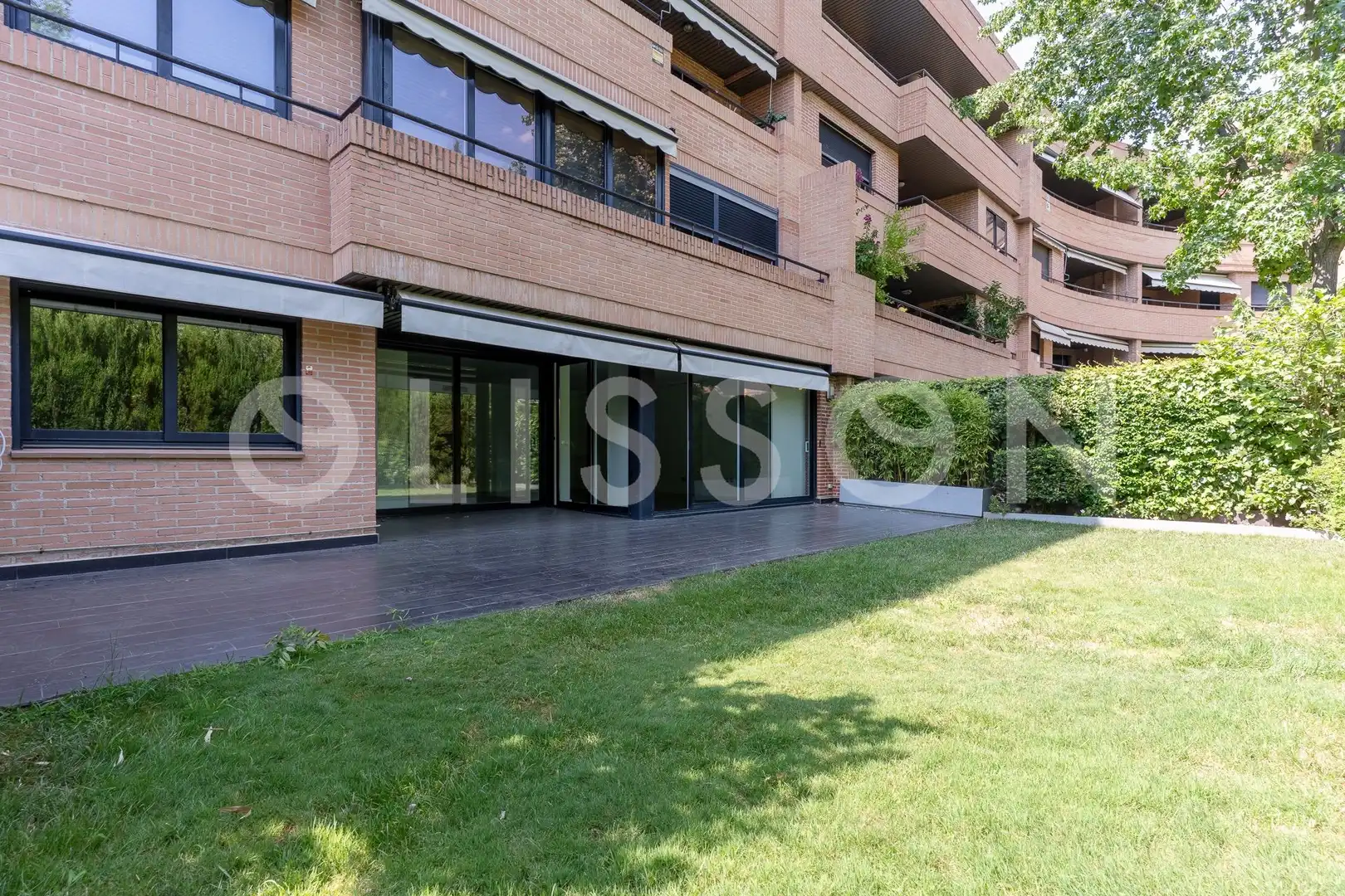 Vista exterior de Dúplex en venta en La Moraleja con Aire acondicionado, Calefacción y Jardín privado