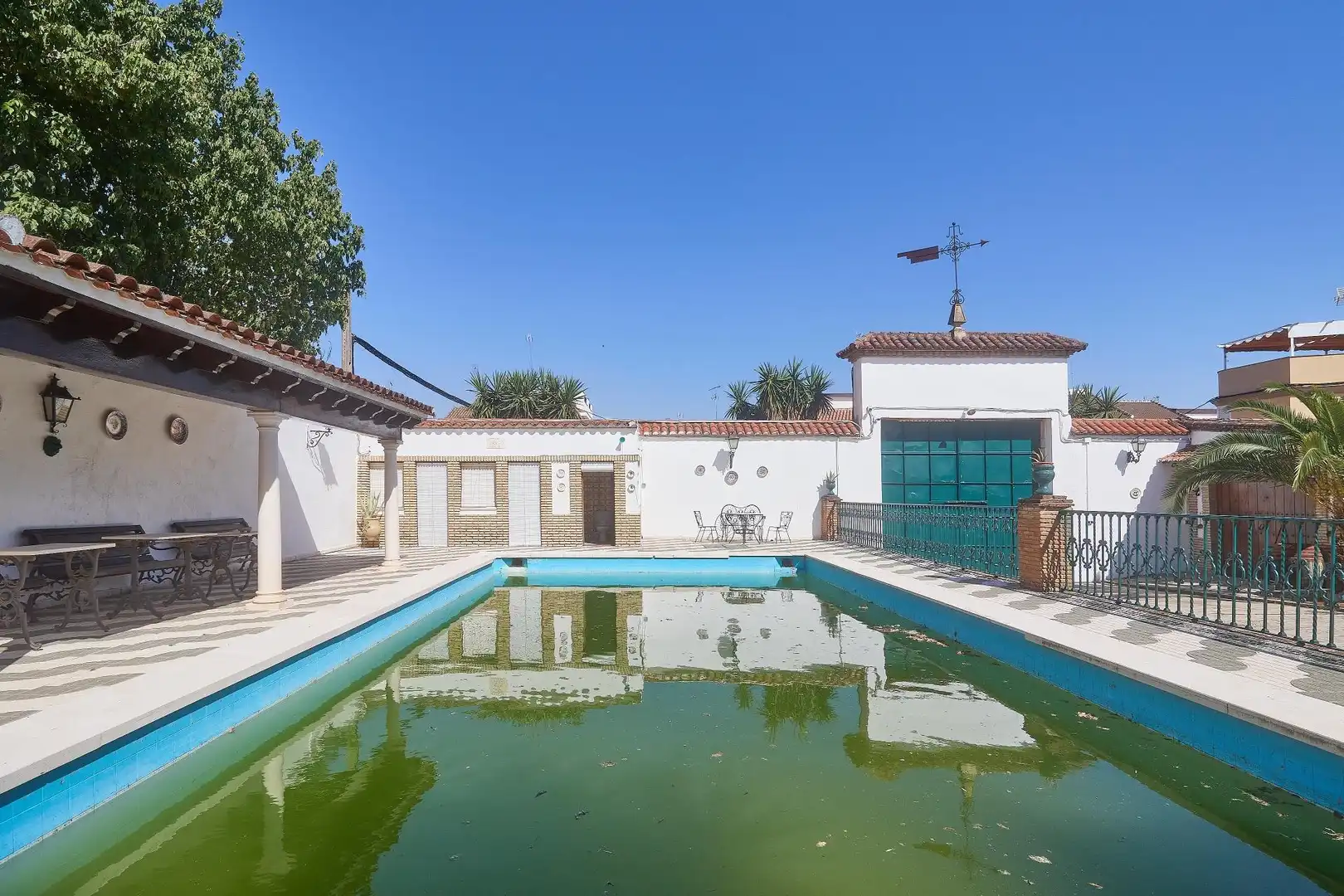 Piscina de Nave industrial en venta en Aguilar de la Frontera