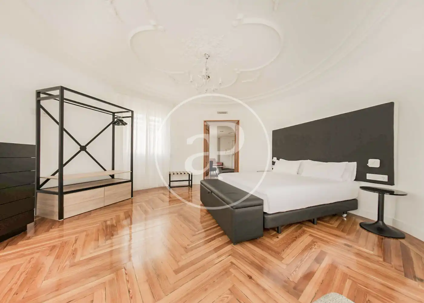 Schlafzimmer von Dachboden zur Miete in Madrid mit Klimaanlage, Heizung und Terrasse