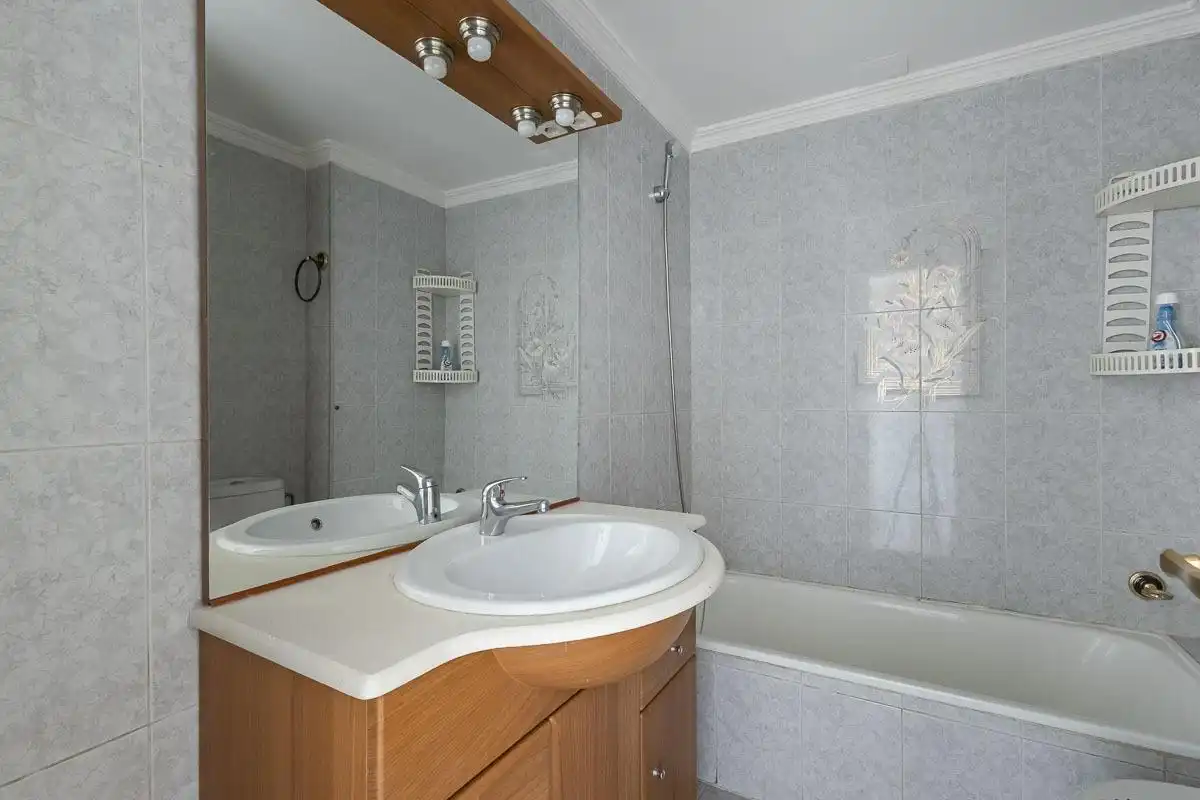 Baño de Piso en venta en Granada con Aire acondicionado, Calefacción y Balcón