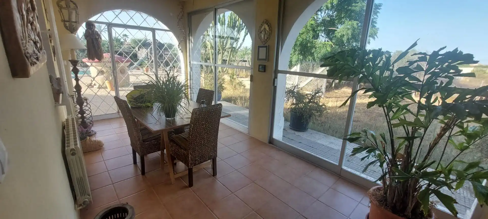 Chalet con piscina en venta en Los Arenales del Sol, imagen 3