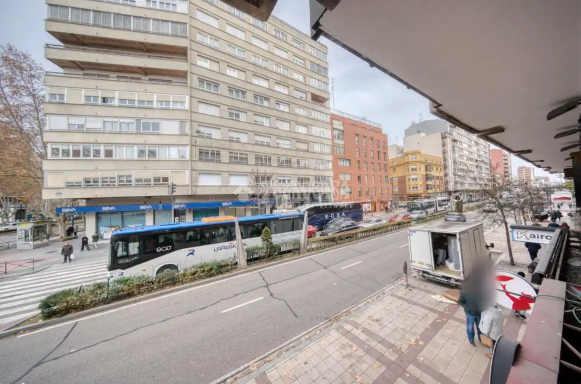 Vista exterior de Local en venda en Valladolid