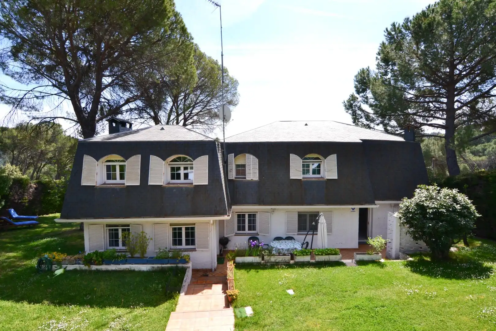 Vista exterior de Casa o xalet en venda en San Martín de Valdeiglesias amb Jardí privat, Terrassa i Traster