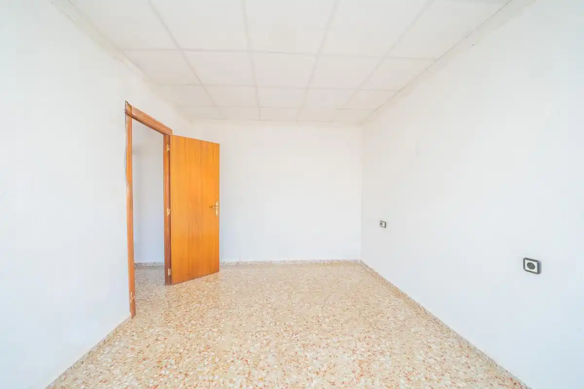 Piso en venta en Elda con Calefacción, Terraza y Trastero