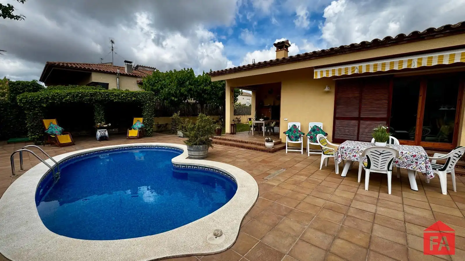 Piscina de Casa o chalet en venta en Llorenç del Penedès con Calefacción, Terraza y Trastero