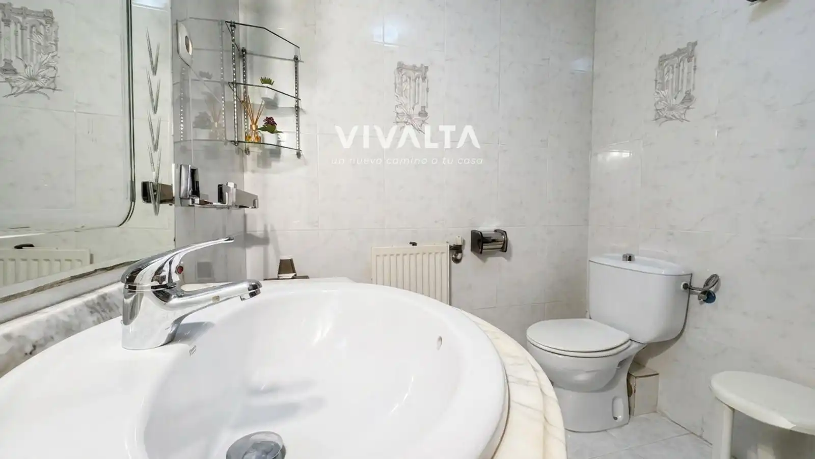 Bathroom of Flat for sale in Madrid  with Air Conditioner, Heating and Storage room