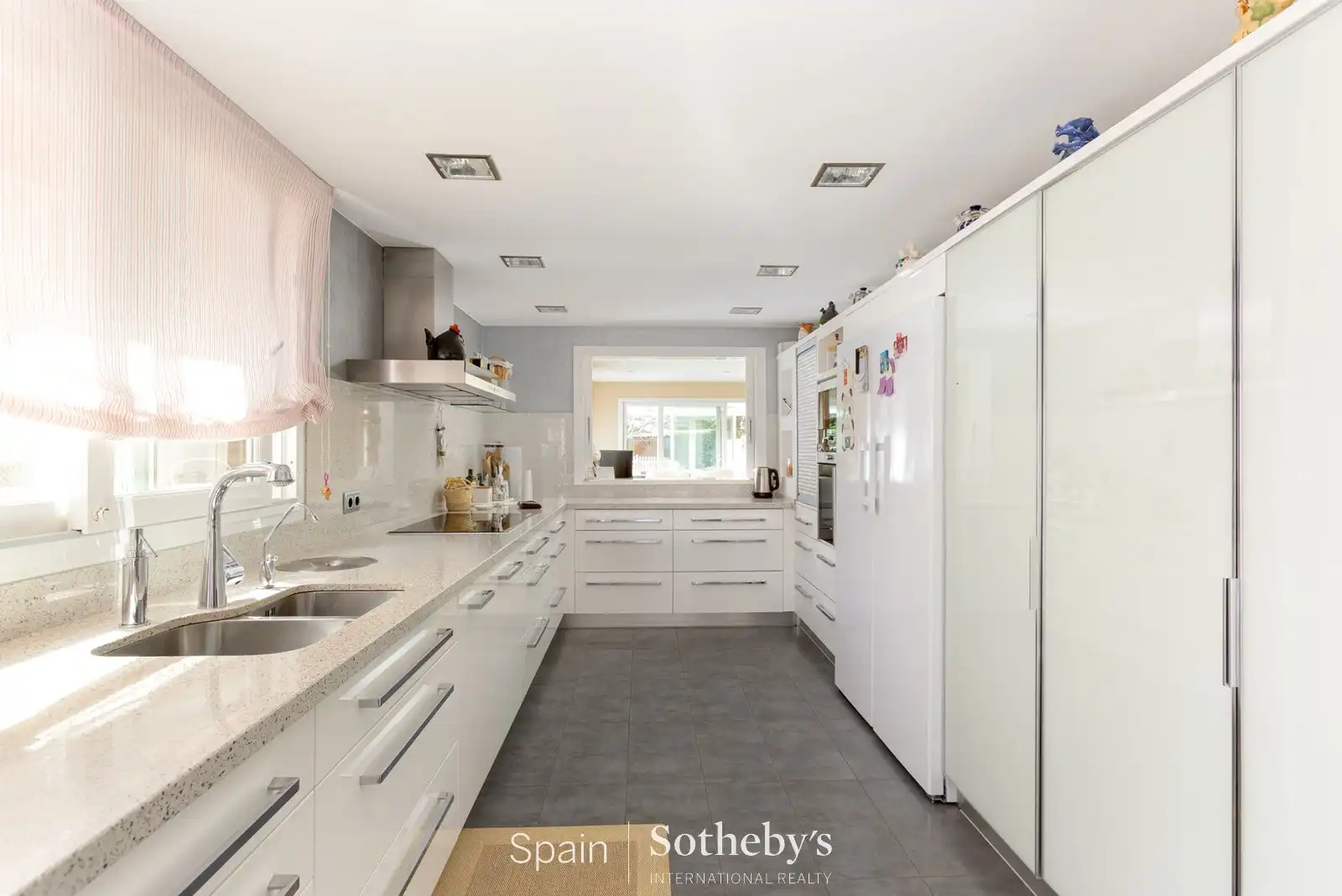 Cocina de Casa o chalet en venta en Alella con Aire acondicionado, Calefacción y Jardín privado
