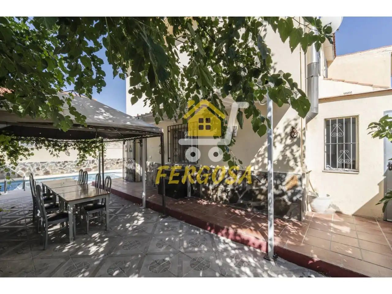 Vista exterior de Casa adosada en venda en Las Ventas de Retamosa amb Jardí privat, Terrassa i Piscina