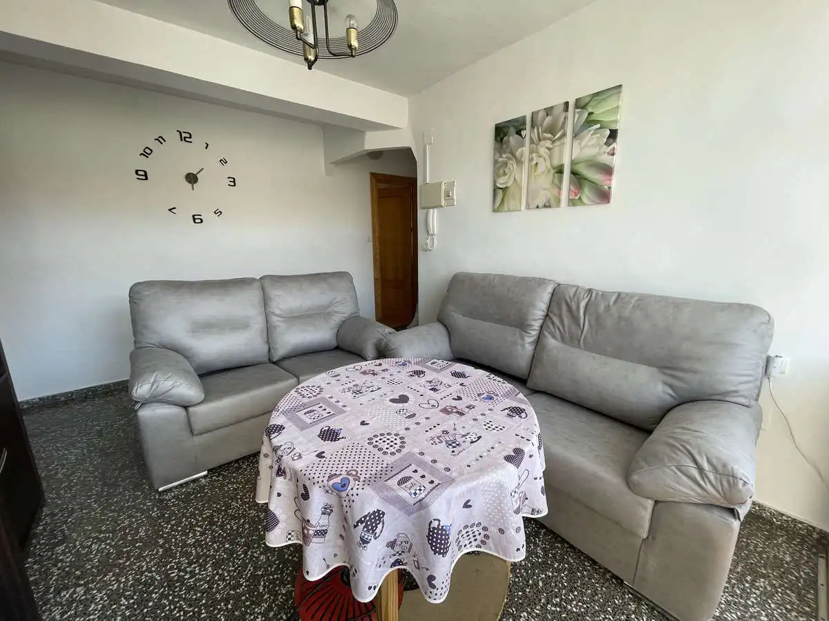 Sala de estar de Piso para compartir en Granada con Amueblado